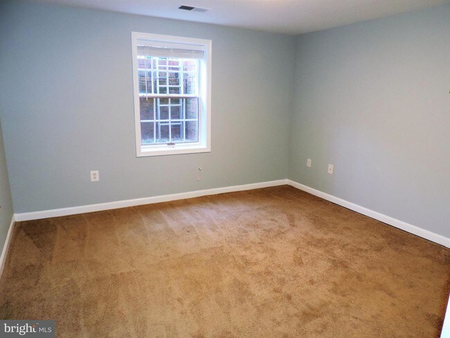 4733 Bradley Blvd-Unit -10 in Chevy Chase, MD - Building Photo - Building Photo