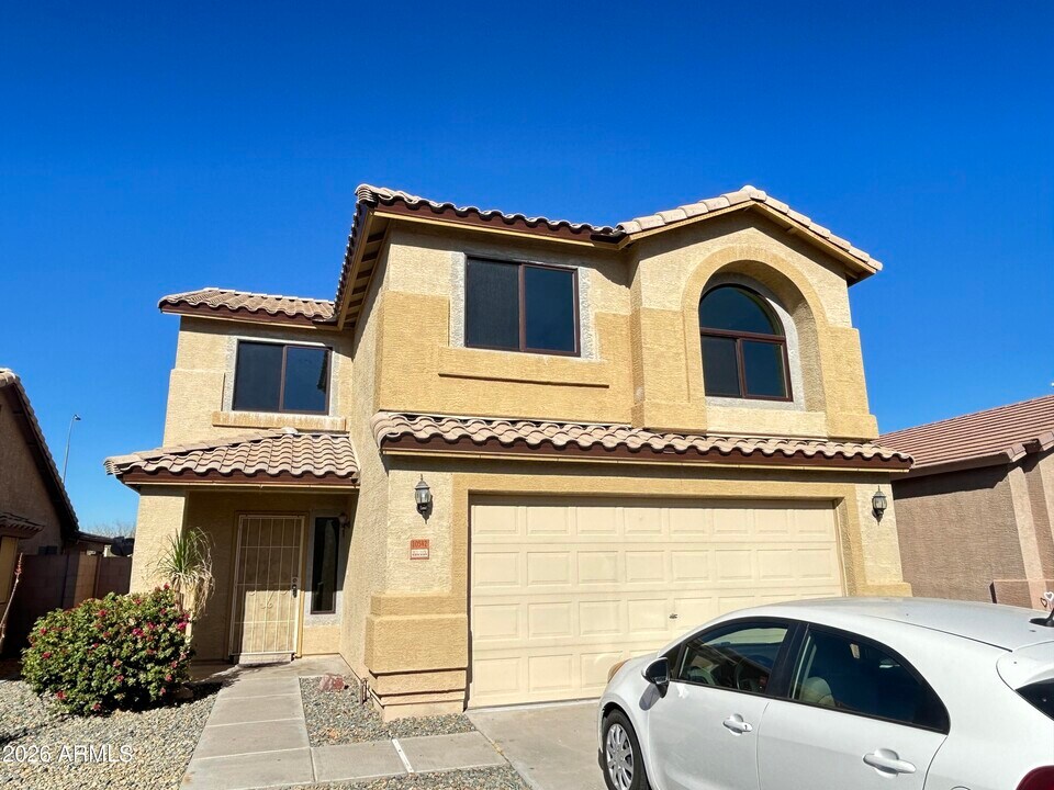 10542 W Alvarado Rd in Avondale, AZ - Building Photo