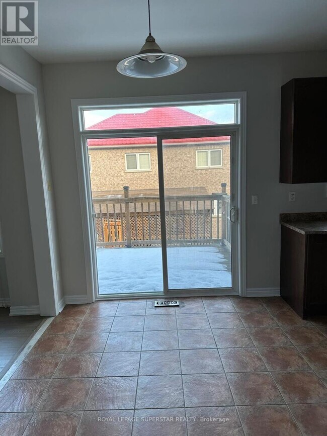 27 Robitaille Dr in Brampton, ON - Building Photo - Building Photo