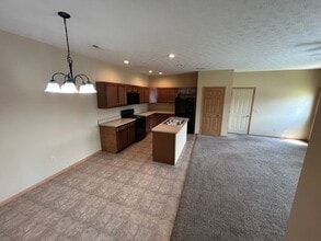 1010 Laurel Tree Ct in Troy, OH - Building Photo - Building Photo