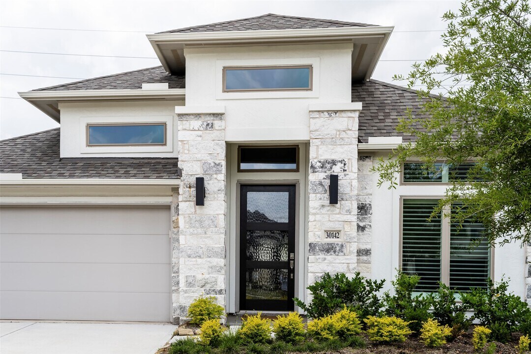30142 Gold Finch Pl in Fulshear, TX - Foto de edificio