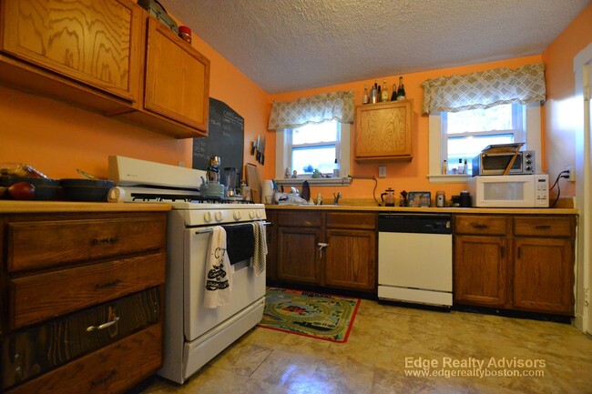 119 Nottinghill Rd, Unit 4 in Boston, MA - Building Photo - Building Photo