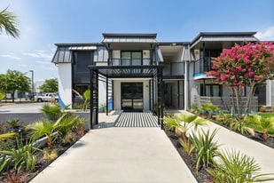 The Ace Apartments in Dallas, TX - Building Photo