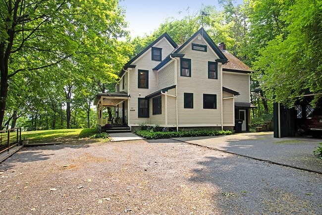 property at 90 Indian Trl Ave