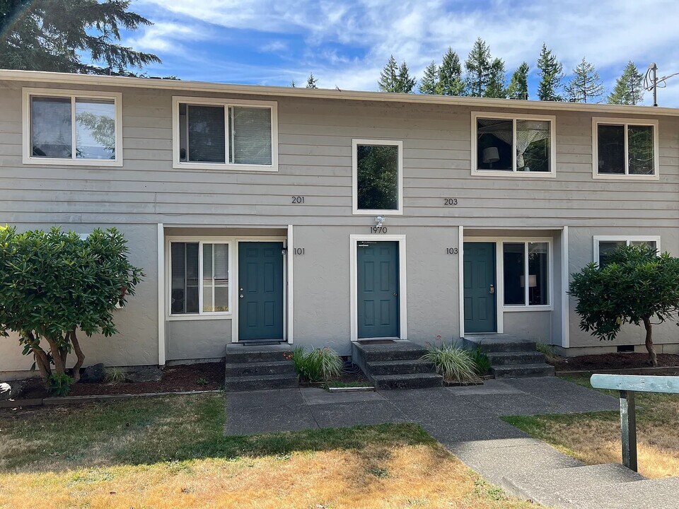 1970 Sidney Ave, Unit 203 in Port Orchard, WA - Foto de edificio