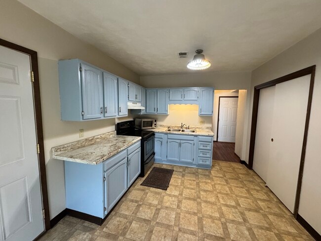 121 4th Ave W, Unit 3 in Milan, IL - Building Photo - Building Photo