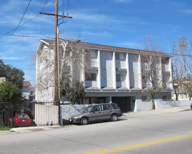 10239 Tujunga Canyon Blvd in Tujunga, CA - Building Photo - Building Photo