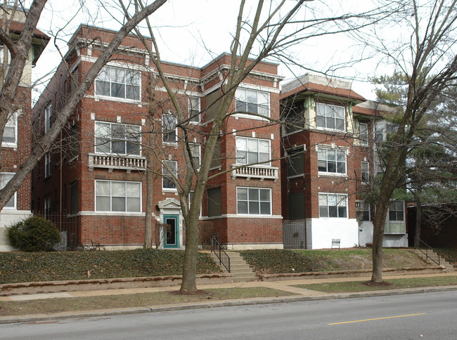 San Dora Apartments in St. Louis, MO - Building Photo - Building Photo