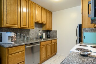 3561 Farm Hill Blvd in Redwood City, CA - Building Photo - Building Photo