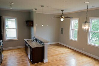 5545 Navarro St in Houston, TX - Foto de edificio - Building Photo