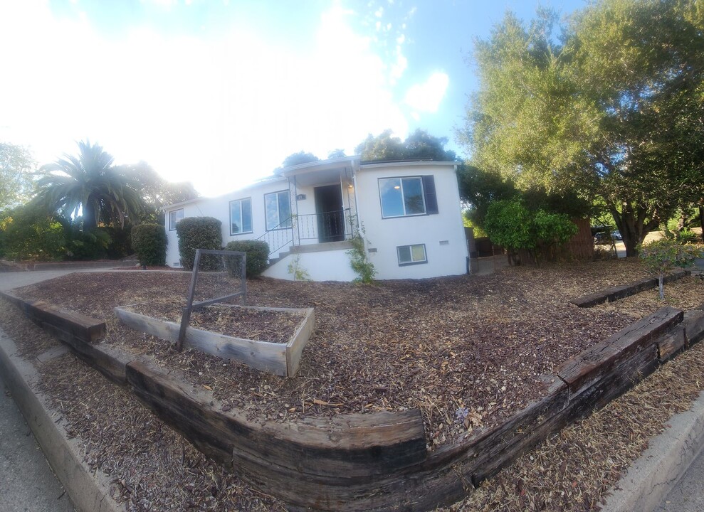 1690 Phillips Ln in San Luis Obispo, CA - Building Photo