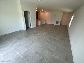 3850 Treasure Oak Wy in Ft. Myers, FL - Foto de edificio - Building Photo