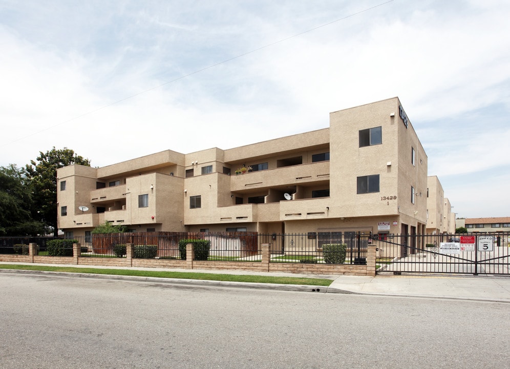 Parkway Gardens in Baldwin Park, CA - Foto de edificio