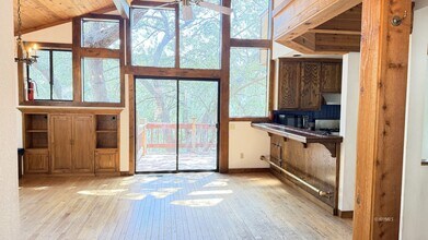 26720 Robin Dr in Idyllwild, CA - Building Photo - Building Photo