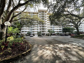 3520 Oaks Way, Unit 407 in Pompano Beach, FL - Building Photo - Building Photo