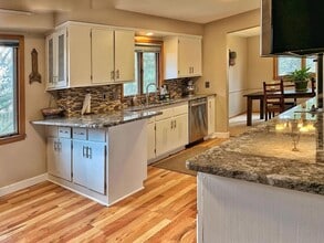 6233 Parnell Ave in Minneapolis, MN - Building Photo - Building Photo