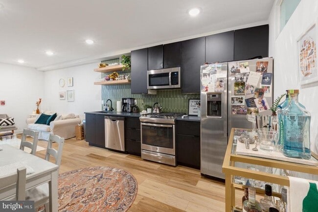 13 Jefferson St, Unit 1 in Philadelphia, PA - Building Photo - Building Photo