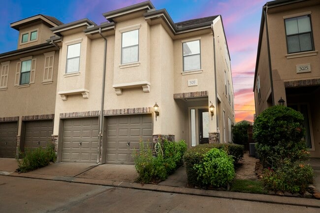 3019 Royal Oaks Grove