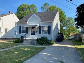 927 Davies Ave in Akron, OH - Building Photo - Building Photo