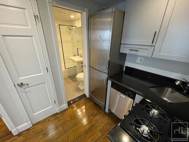 Avenue A in New York, NY - Building Photo - Building Photo