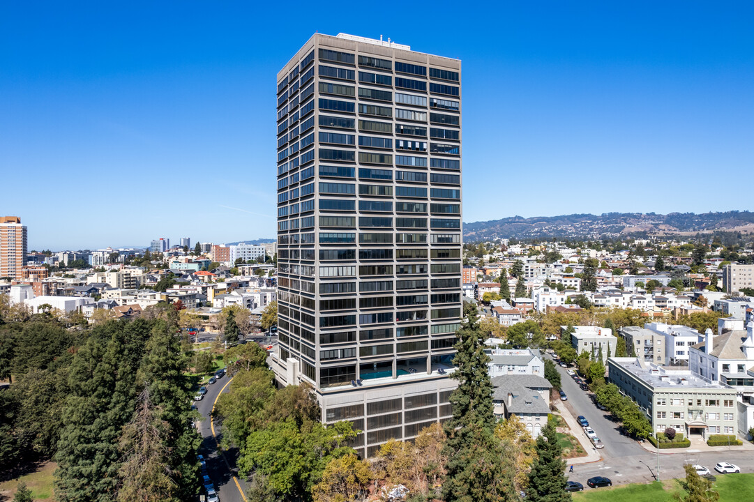 Park Bellevue Tower Building in Oakland, CA - Foto de edificio