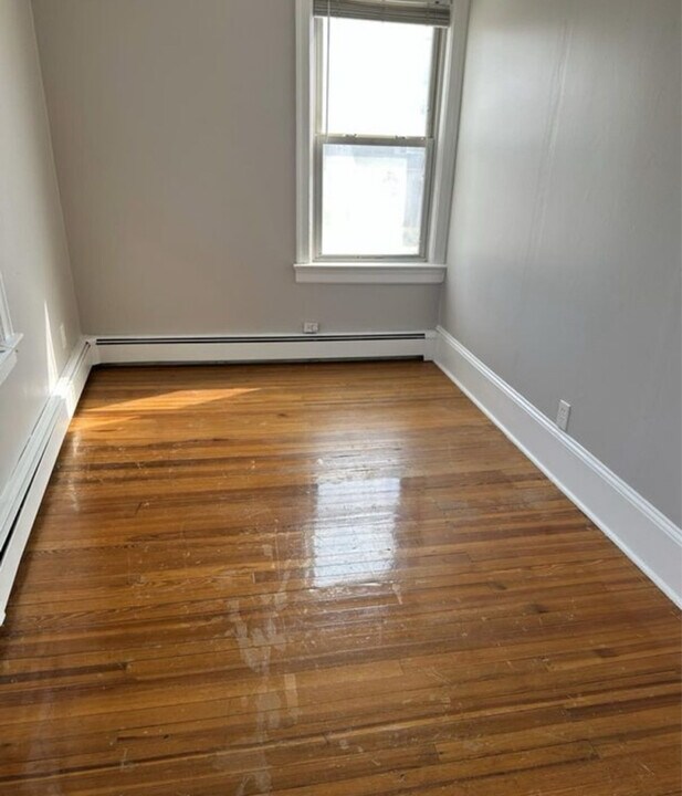 2566 Nottingham Way in Hamilton Township, NJ - Building Photo