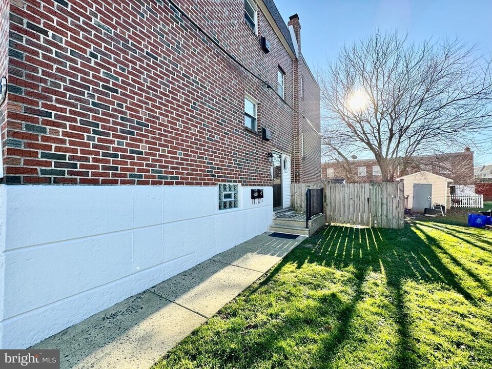 3746 Genesee Dr in Philadelphia, PA - Building Photo