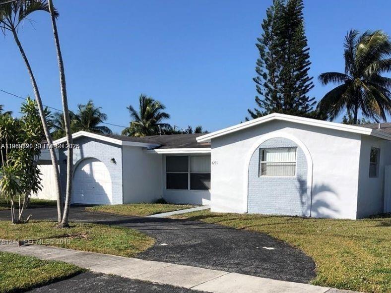 4231 NW 27th St in Lauderhill, FL - Building Photo