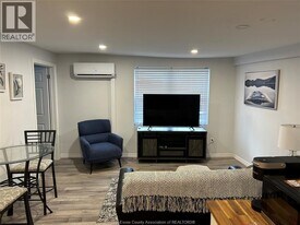 493 University Ave W in Windsor, ON - Building Photo