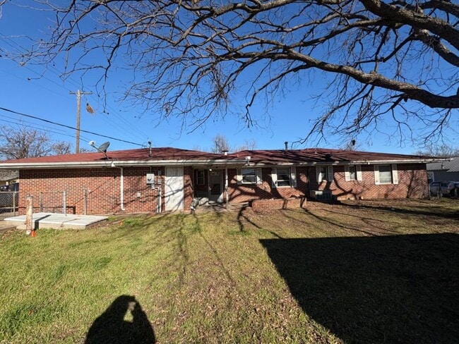 property at 603 E Maple St