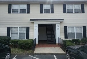 925 Cleveland St in Greenville, SC - Building Photo