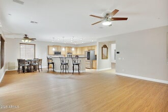 6206 W Buckhorn Trail in Phoenix, AZ - Building Photo - Building Photo