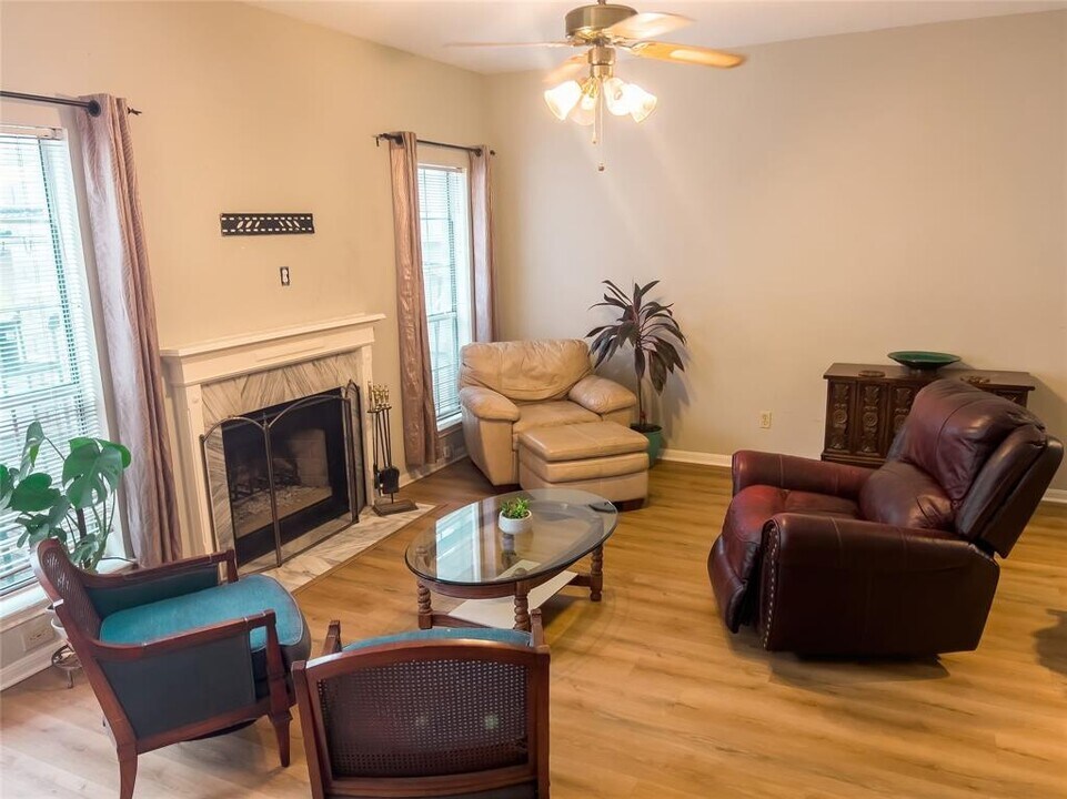 3212 Holly Hall St in Houston, TX - Building Photo