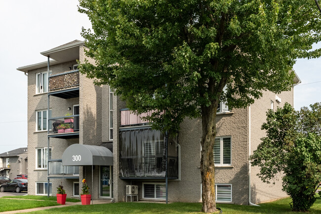 300 Joseph-Isabelle Rue in Québec, QC - Building Photo - Primary Photo