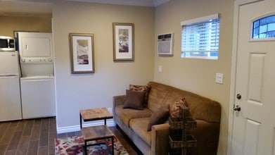 19391 Newhaven Ln in Huntington Beach, CA - Building Photo - Building Photo