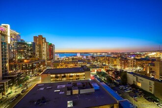 300 W Beech St in San Diego, CA - Building Photo - Building Photo