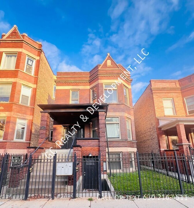 2723 N Kimball Ave in Chicago, IL - Building Photo