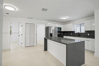 5823 NW 30th Ave in Miami, FL - Building Photo - Building Photo