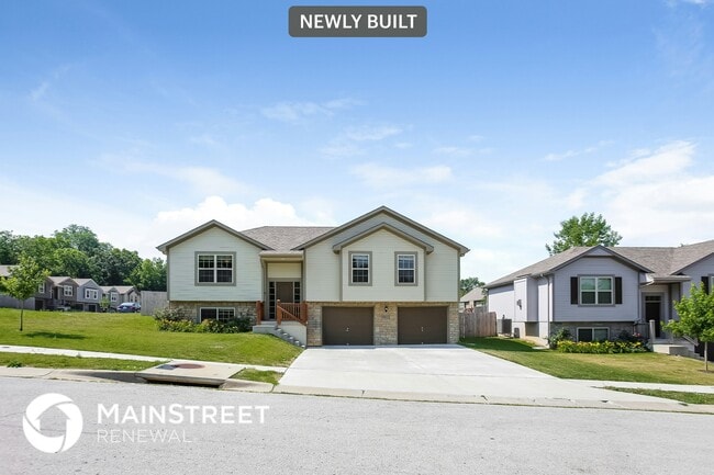 property at 18613 E 19th Ter Ct S