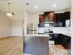 216 Ryan St in Anna, TX - Foto de edificio - Building Photo