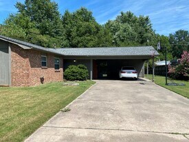 2892 N Susan Carol Ln in Fayetteville, AR - Building Photo
