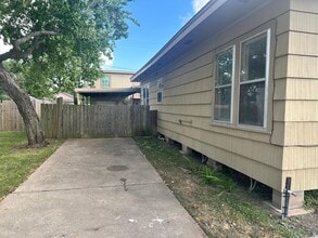 918 W 5th St in Freeport, TX - Building Photo - Building Photo