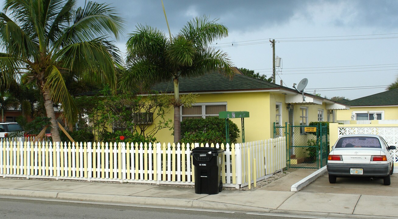 627 N Federal Hwy in Lake Worth, FL - Building Photo