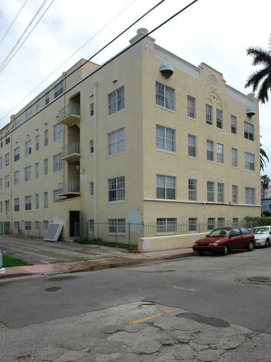 Helios Apartments Miami Beach in Miami Beach, FL - Foto de edificio