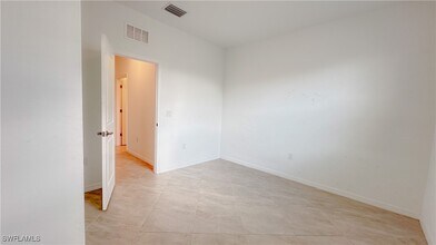 2102 Hamlin St in Naples, FL - Building Photo - Building Photo
