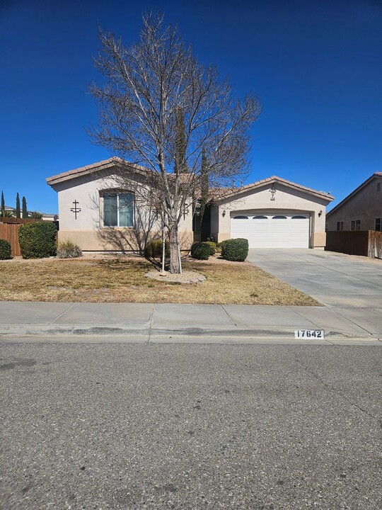 17642 High Point Ct in Victorville, CA - Building Photo