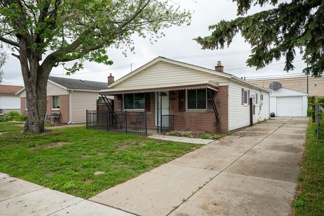 20317 Ellis St in Roseville, MI - Building Photo - Building Photo