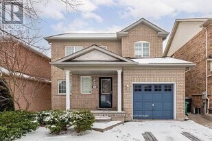 120 Queen Mary Dr in Brampton, ON - Building Photo