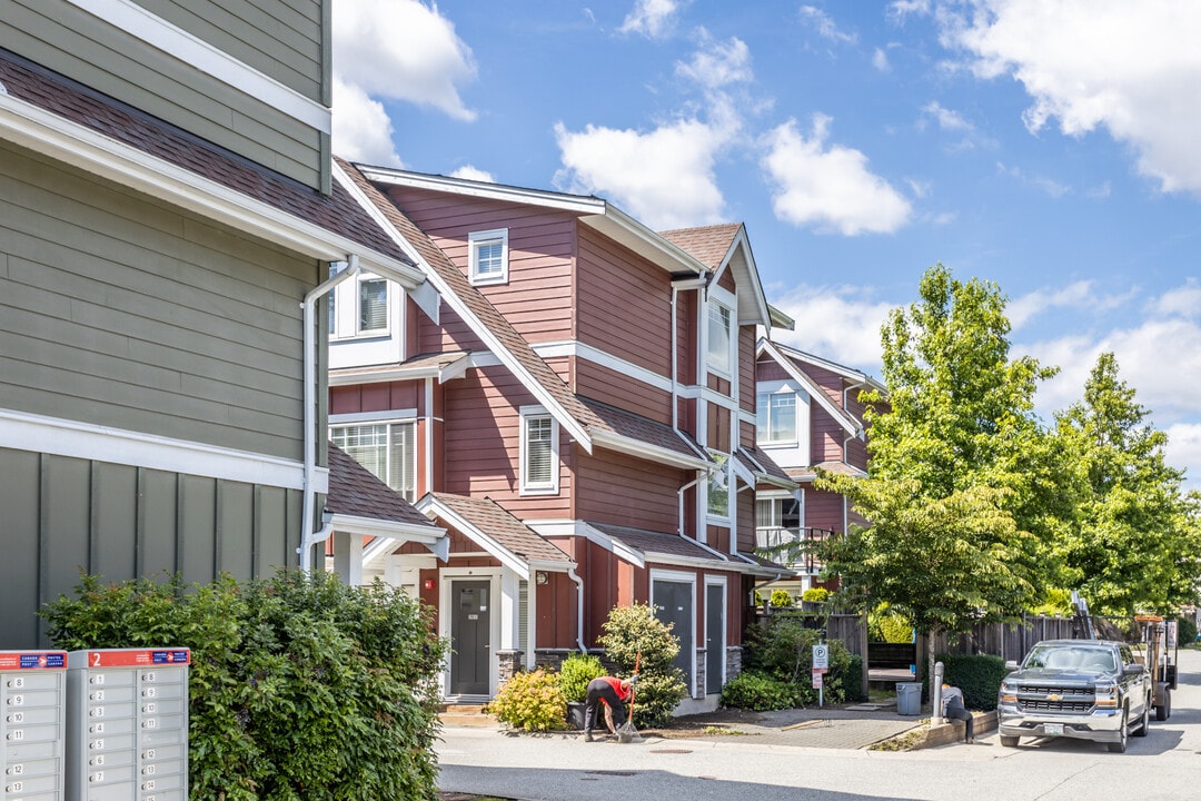 2183 Prairie Av in Port Coquitlam, BC - Building Photo