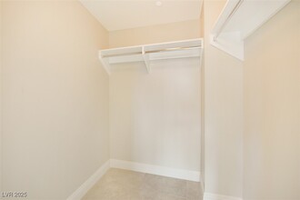 222 Karen Ave in Las Vegas, NV - Foto de edificio - Building Photo